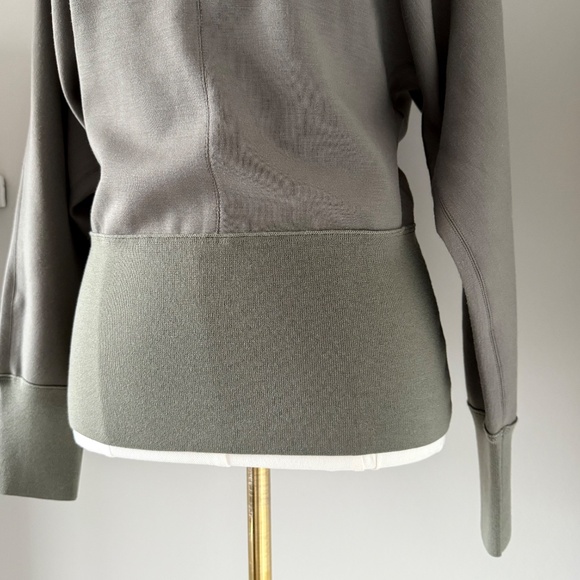 Theory Turtleneck Sweatshirt in Pale Green Army, Sz M (NWT) - Picture 3 of 9